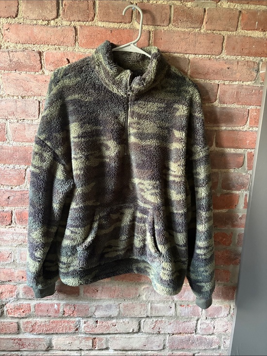 Sanctuary Tops - Sanctuary Olive Green Camo Sherpa Half-Zip Pullover size large women’s